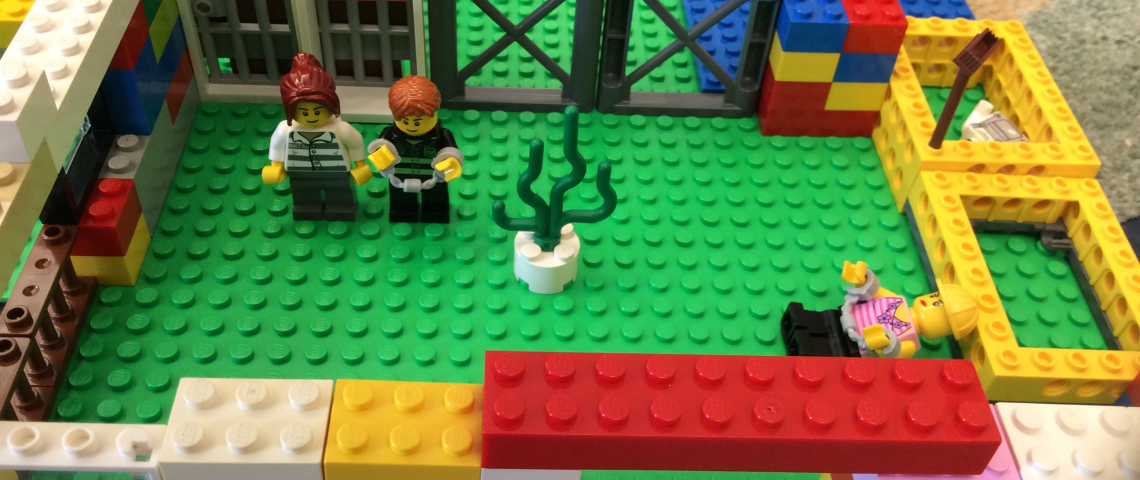 Lego scene with a few minifigures